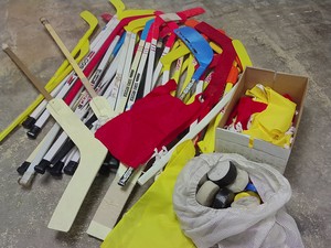 HUGE AMOUNT OF PLASTIC KIDS HOCKEY STICKS
