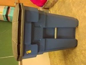 SUNCAST COMMERCIAL GARBAGE CAN