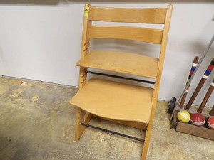 ADJUSTABLE HEIGHT CHAIR FOR AGE