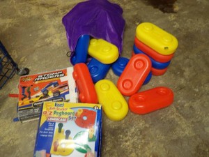 OVERSIZED PLASTIC LEGOS, A-Z PEG BOARD - STOMP RACERS GAME