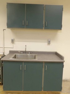 3 CUBBORD SINKSHELF AND 3 DOOR WALL SHELF