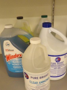 5 CONTAINERS OF CLEANING PRODUCTS