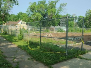 250FT OF CHAIN-LINK FENCE