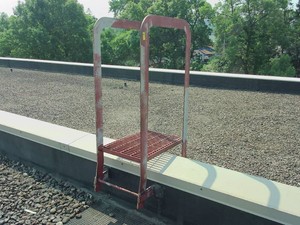 8FT METAL WALL LADDER