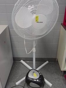 WHITE PELONIS VERTICAL FAN AND RADIOCD PLAYER