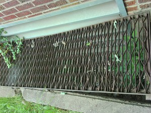 LARGE STEEL GRATE