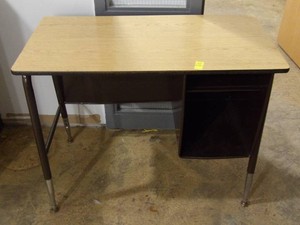 SMALL STUDENT DESK