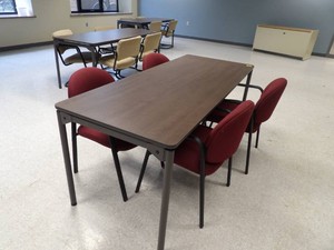 1  6 FOLDING ICEBERG TABLE WITH 4 MATCHING CHAIRS