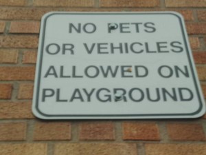 2 NO PETS ALLOWED SIGN