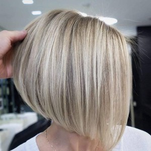 $23 TISHINING Layered Short Blonde Bob Wigs for White Women Chin Length Ash Blonde Side Part Pixie Bob Wig Straight Hair Synthetic Natural Looking Daily Party Wig Inverted Bob Wig