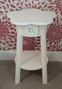ULB - Pottery Barn Kids White Flower Shaped End Table  Accent Table