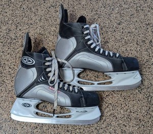 G - Hockey Skates Easton Synergy 100 Youth Size 10