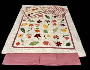 LL - Quilt Set - Pottery Barn Kids Floral Patchwork With 2 Shams & 3 Valances