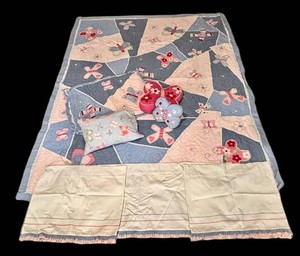 LL - Kids Butterfly Quilt Set Pottery Barn Kids 68 X 86 in