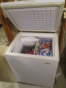 Small Sunbeam chest freezer with co...