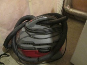 Craftsman 4-gallon shop vac...