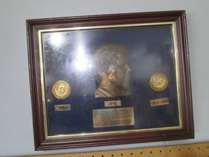 Framed JFK 1990 bronze Donjo bust a...