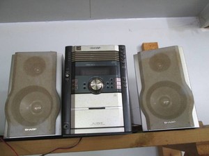 Sharp bookshelf radio and speakers...