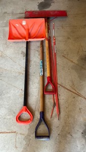 Snow tool lot and driveway markers