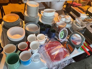Assorted kitchen lot