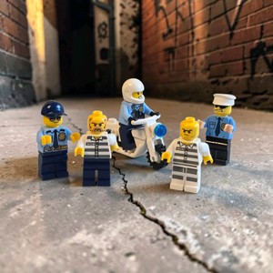 LEGO City Police Minifigure Lot of 5 with Motorcycle - Cops, Prisoners, Crooks