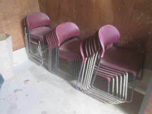 (UD2) Lot of 20 Stackable Chairs...