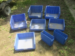 (UD2) Assortment of Plastic Storage...