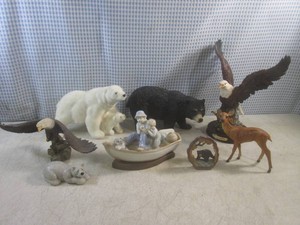 (EC1) Assorted Figures Bears, Eagle...