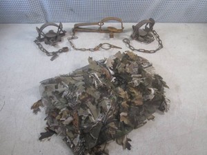 (BS) 3 Vintage Traps and Camo Head ...