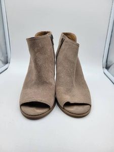 Lucky Brand Jareen Peep Toe Wedge Ankle Bootie Womens Taupe Suede US 6.5M New without Box