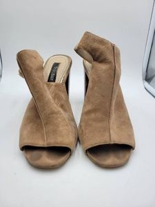 White House Black Market Suede Peep Toe Block Heel Shield Sandal Womens Tan US 7M Pre-Owned