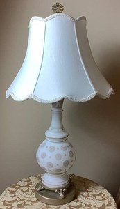 Mid Century Frosted Glass Snowflake Pattern Table Lamp with Scalloped Lampshade