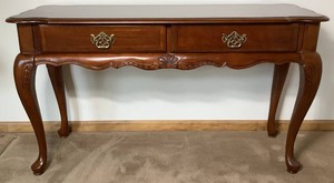 Queen Anne Style 2 Drawer Console Table with Shell Motiff