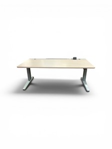 Height adjustable desk