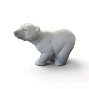 Lladro Attentive Polar Bear porcelain figurine, model #1207, designed by Juan Huerta.