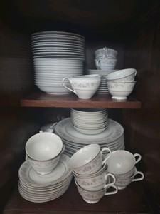 Crest Wood China Heritage Set Huge Set