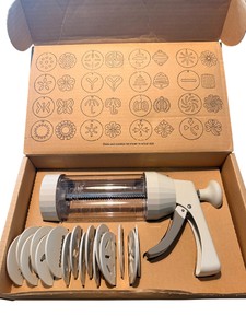 Pampered Chef Cookie Press #1525 w 16 Discs, Box & Manuals