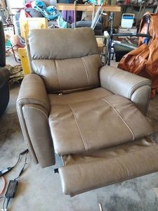 Awesome 2025 Flexsteel Power Lift Recliner With HeatMassageLumbarUSB - Works