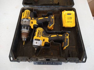 DeWalt DCF890 Impact Wrench & DCD996 Hammerdrill With Battery & Case