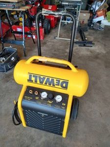 Nice DeWalt D55146 4.5-Gallon Portable Electric 225 PSI Horizontal Air Compressor