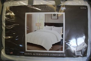 Queen Size Down Alternative Comfort...