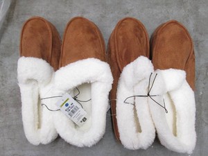 2 Pairs Mens M slippers...