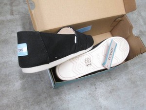 New Toms size 8 ladies shoes...
