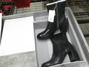 Size 11 ladies boots...