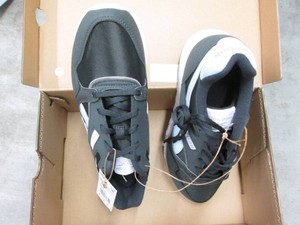 New 9 Reebok shoes...