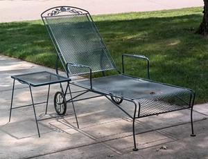G - Vintage Patio Lounge Chair & Side Table Set