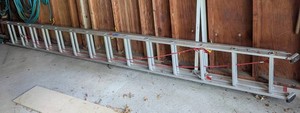 G - Extension Ladder - Werner D1128-2 28 Ft 200 Lb