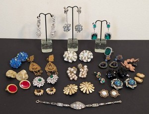 UB - Vintage Costume Jewelry Earrings & Bracelet Mixed Lot (35 Pieces)