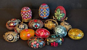 LR - Painted & Beaded Decorative Eggs Mixed Lot (Lot of 13)