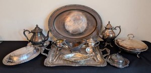 LR - Vintage Silver Plated Servingware Tray Set